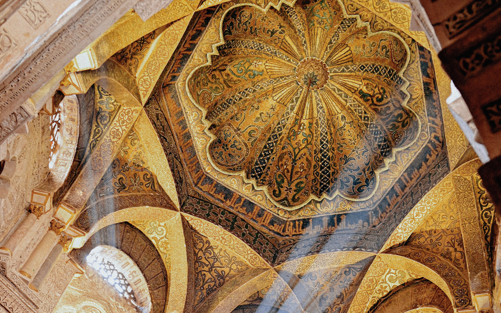 Cordoba: la Mezquita e le tracce delle tre culture Cordoba: la Mezquita e le tracce delle tre culture